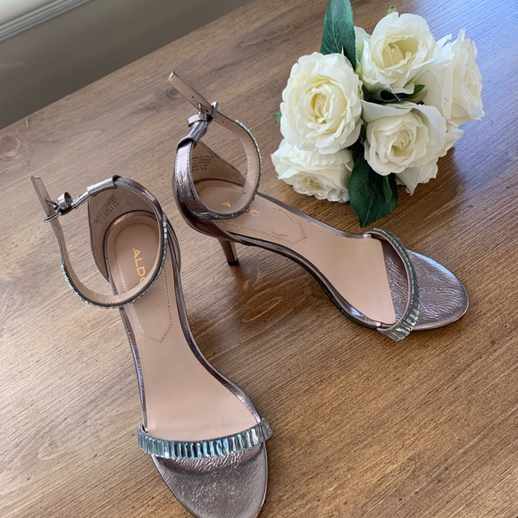 NWOT Aldo strappy silver sandals w/glassy accents - Picture 3 of 6